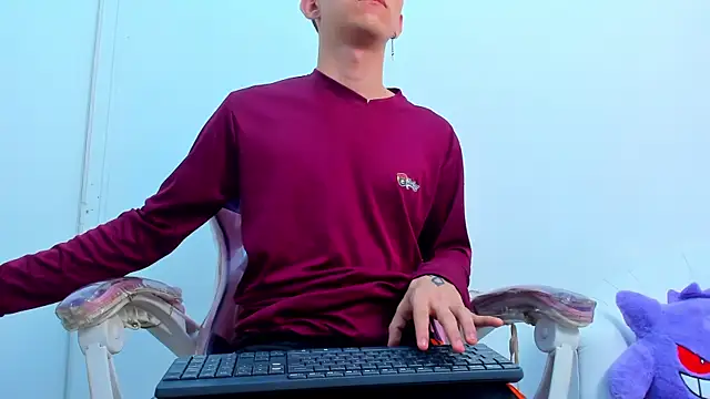 Snapshot of JeanRam18 chatting on December 19, 2025, 12:01 pm JeanRam18 online show from December 19, 2025, 12:01 pm