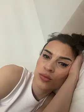 RebecaMur online show from April 6, 2026, 11:44 am