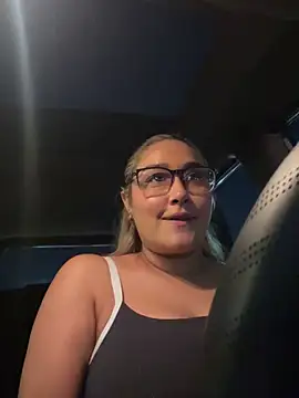 Snapshot of DarianaGuzz chatting on October 21, 2025, 1:39 am DarianaGuzz online show from October 21, 2025, 1:39 am