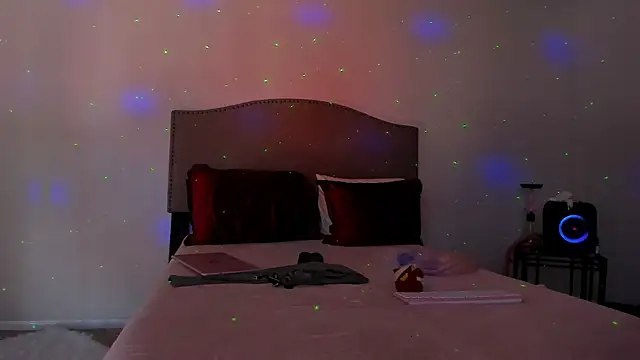 yiauana online show from November 5, 2025, 7:47 pm