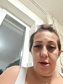 AvaLloyd online show from October 29, 2025, 1:52 am