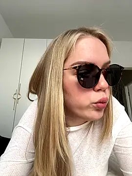 Little Forest ELF online show from November 15, 2025, 8:33 am