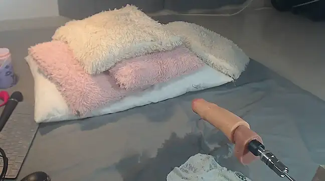 Snapshot of Selena_v chatting on March 15, 2025, 10:46 am Selena v online show from March 15, 2025, 10:46 am