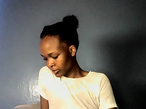 Snapshot of cyberbunnie chatting on February 6, 2025, 6:46 pm cyberbunnie online show from February 6, 2025, 6:46 pm