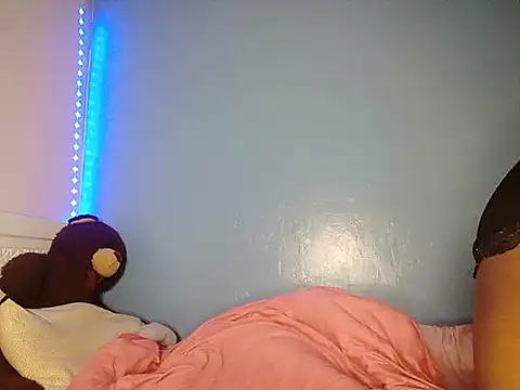 Snapshot of cyberbunnie chatting on March 18, 2025, 2:15 pm cyberbunnie online show from March 18, 2025, 2:15 pm