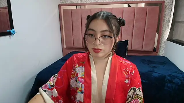 Snapshot of MiaWils_ chatting on May 20, 2026, 6:47 pm MiaWils online show from May 20, 2026, 6:47 pm