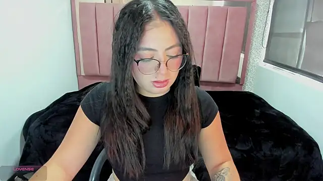Snapshot of MiaWils_ chatting on July 1, 2026, 7:13 pm MiaWils online show from July 1, 2026, 7:13 pm