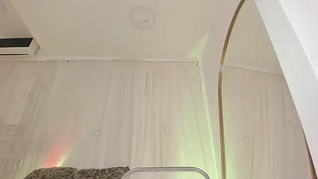 Snapshot of Petite_Lucie chatting on January 30, 2025, 6:54 pm Petite Lucie online show from January 30, 2025, 6:54 pm