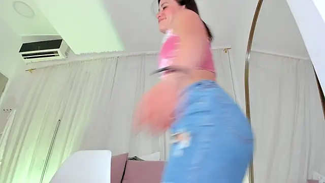 Snapshot of Petite_Lucie chatting on November 5, 2025, 7:03 pm Petite Lucie online show from November 5, 2025, 7:03 pm