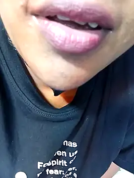 Snapshot of DISNI1997 chatting on December 6, 2024, 7:56 pm DISNI1997 online show from December 6, 2024, 7:56 pm