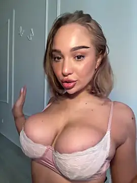 Snapshot of CardiSweetBaby chatting on September 9, 2025, 1:10 pm CardiSweetBaby online show from September 9, 2025, 1:10 pm