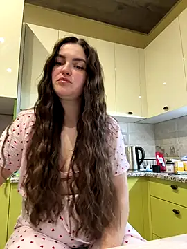 Karolina llove online show from November 7, 2025, 11:05 pm