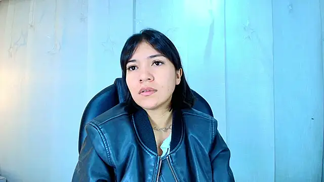 lina bedoya  online show from November 27, 2025, 11:34 am