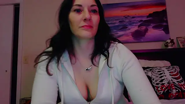 Snapshot of CrystalLakeXO chatting on November 5, 2025, 8:25 am CrystalLakeXO online show from November 5, 2025, 8:25 am