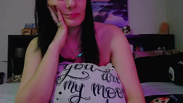 Snapshot of CrystalLakeXO chatting on November 12, 2025, 7:09 am CrystalLakeXO online show from November 12, 2025, 7:09 am