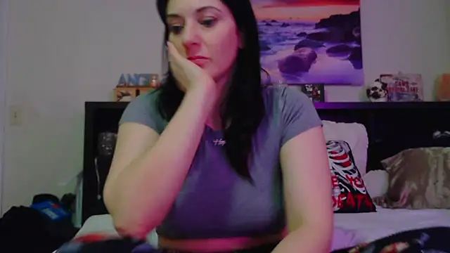 Snapshot of CrystalLakeXO chatting on December 2, 2025, 7:57 am CrystalLakeXO online show from December 2, 2025, 7:57 am