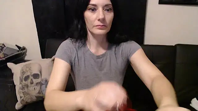 Snapshot of CrystalLakeXO chatting on July 7, 2026, 9:57 am CrystalLakeXO online show from July 7, 2026, 9:57 am
