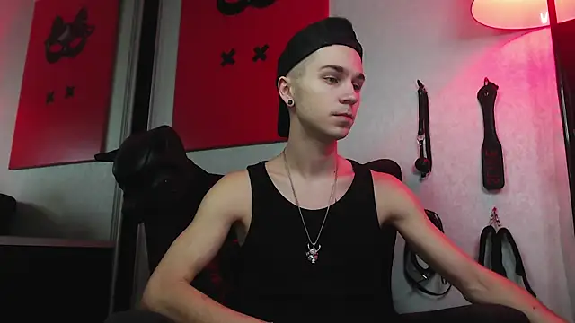 Joseph  Quinn online show from January 22, 2025, 9:02 am