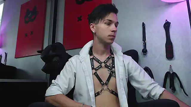 Joseph  Quinn online show from February 18, 2025, 8:16 am