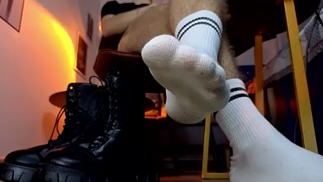 Joseph  Quinn online show from January 9, 2026, 1:36 pm