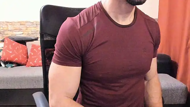 HotHunkTrainer online show from February 12, 2026, 8:53 am