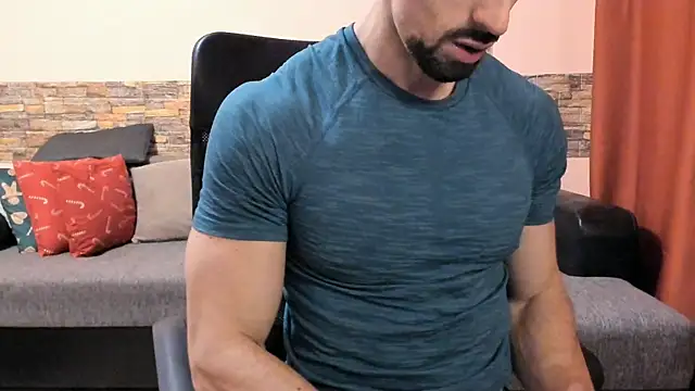 HotHunkTrainer online show from February 13, 2026, 9:16 am