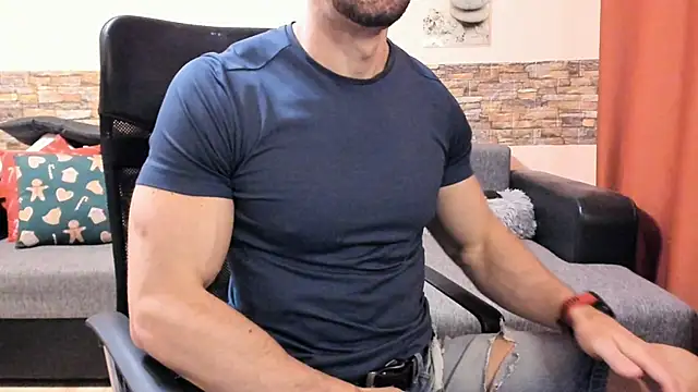 Snapshot of HotHunkTrainer chatting on March 11, 2026, 8:42 am HotHunkTrainer online show from March 11, 2026, 8:42 am