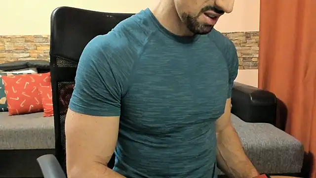 Snapshot of HotHunkTrainer chatting on March 13, 2026, 8:54 am HotHunkTrainer online show from March 13, 2026, 8:54 am