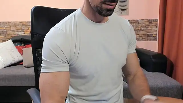 HotHunkTrainer online show from May 28, 2026, 8:55 am