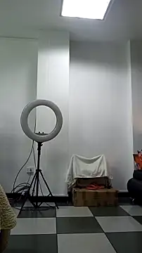 AnthonelaDuque online show from November 14, 2025, 11:42 am