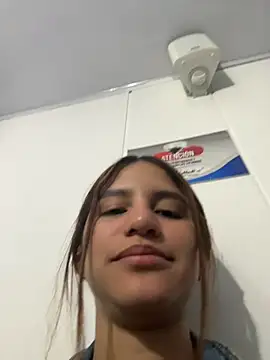 AnthonelaDuque online show from February 16, 2026, 11:28 am