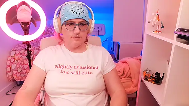 Snapshot of TransCayenne chatting on November 11, 2025, 7:58 pm TransCayenne online show from November 11, 2025, 7:58 pm