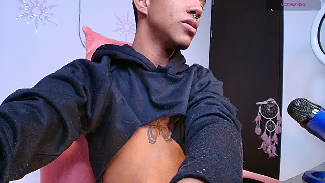 Snapshot of Palo_santo chatting on February 15, 2025, 12:15 am Palo santo online show from February 15, 2025, 12:15 am