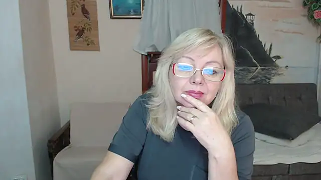 EvelynLoveShy online show from November 14, 2025, 8:40 pm