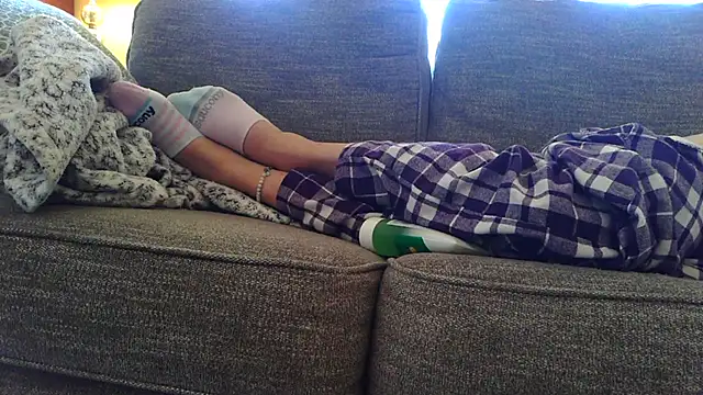 Snapshot of femgui69 chatting on December 16, 2025, 2:55 pm femgui69 online show from December 16, 2025, 2:55 pm