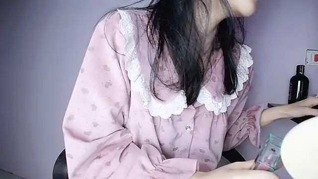 Baenee online show from January 12, 2025, 1:05 pm