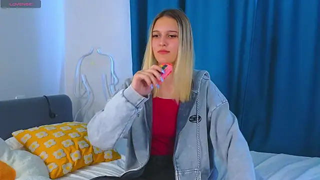 KimberliDean online show from February 27, 2025, 8:06 am