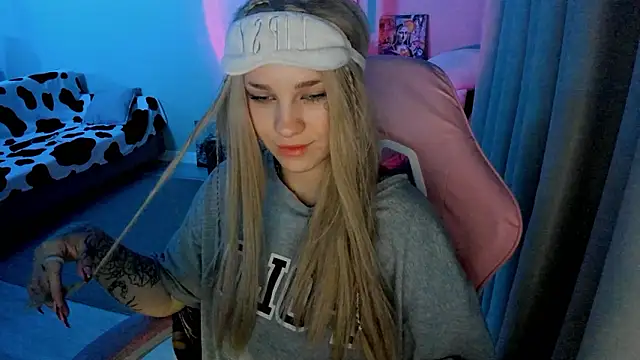 Ledy WWWII online show from December 1, 2024, 6:30 pm