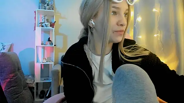 Ledy WWWII online show from December 12, 2024, 4:10 pm