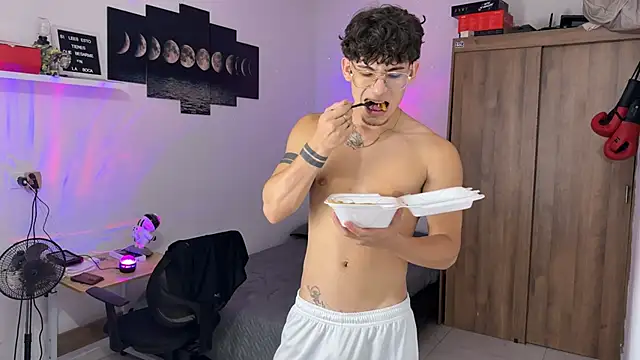 Snapshot of Kisan_Smith chatting on October 27, 2025, 5:22 am Kisan Smith online show from October 27, 2025, 5:22 am