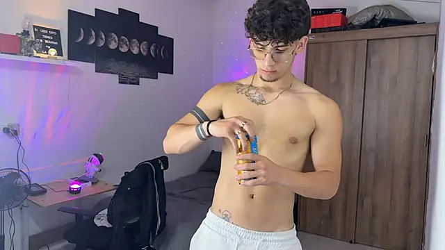 Snapshot of Kisan_Smith chatting on October 31, 2025, 3:07 am Kisan Smith online show from October 31, 2025, 3:07 am