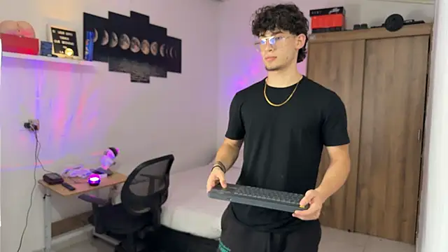 Snapshot of Kisan_Smith chatting on November 8, 2025, 2:01 am Kisan Smith online show from November 8, 2025, 2:01 am