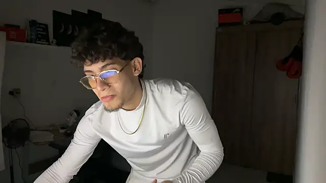 Snapshot of Kisan_Smith chatting on November 21, 2025, 1:37 am Kisan Smith online show from November 21, 2025, 1:37 am