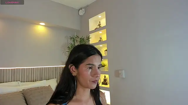 Snapshot of EmmilyCollson chatting on October 17, 2025, 5:04 pm EmmilyCollson online show from October 17, 2025, 5:04 pm