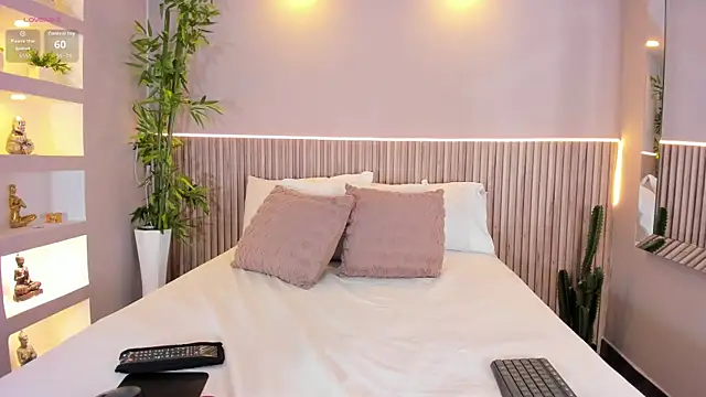 Snapshot of EmmilyCollson chatting on December 3, 2025, 5:11 pm EmmilyCollson online show from December 3, 2025, 5:11 pm