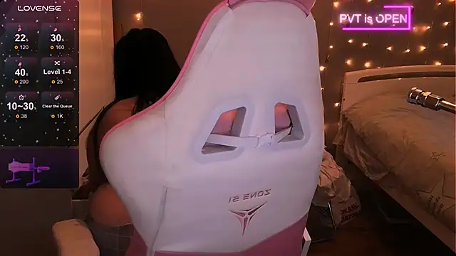 og maddison online show from February 24, 2025, 2:04 pm