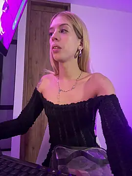 Snapshot of Courtney_gonet chatting on June 1, 2026, 3:52 am Courtney gonet online show from June 1, 2026, 3:52 am