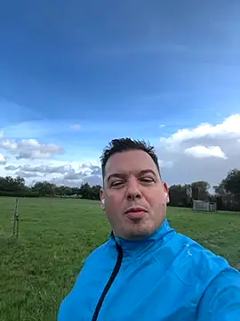 Jose HotLatino online show from October 22, 2025, 9:42 am