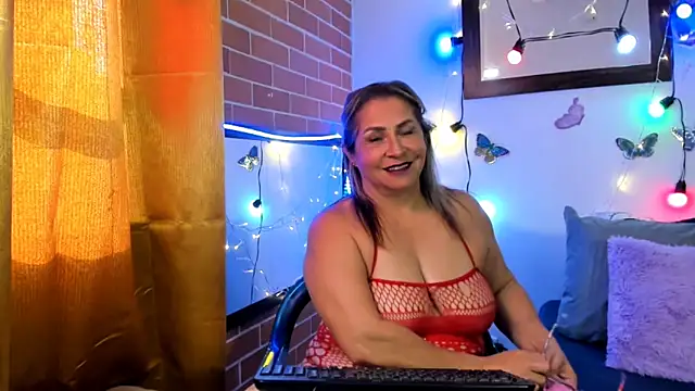 Snapshot of maja_hills chatting on February 27, 2025, 9:04 pm maja hills online show from February 27, 2025, 9:04 pm