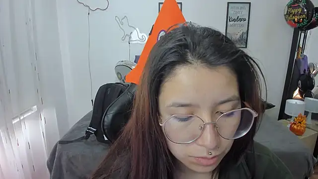 Snapshot of Amy_joones chatting on October 27, 2025, 12:42 pm Amy joones online show from October 27, 2025, 12:42 pm